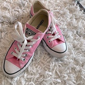 Pink Converse size 7 women’s